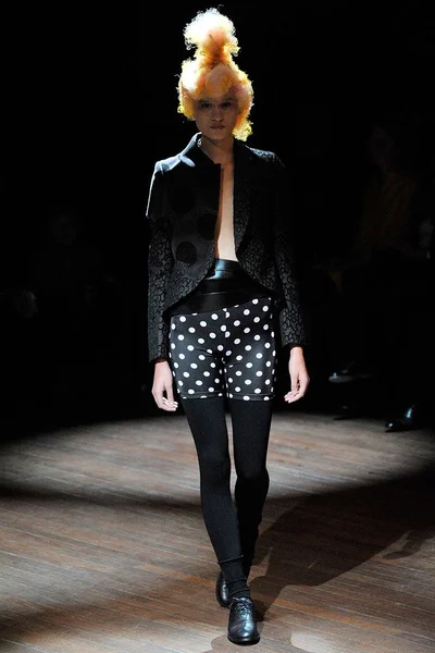 Look 10